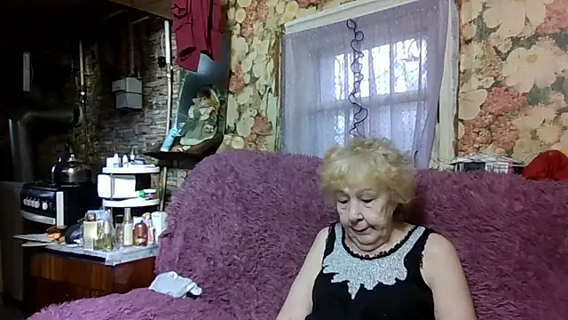 Snapshot of _Estelitta_5 chatting on December 18, 2025, 8:19 am Estelitta 5 online show from December 18, 2025, 8:19 am