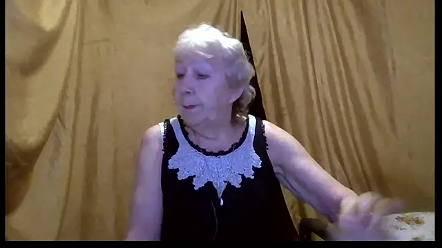 Snapshot of _Estelitta_5 chatting on February 15, 2026, 8:08 pm Estelitta 5 online show from February 15, 2026, 8:08 pm