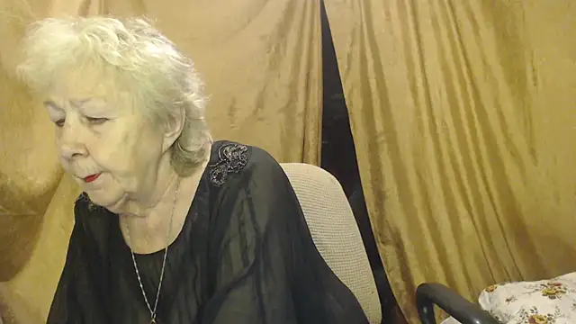 Snapshot of _Estelitta_5 chatting on February 6, 2026, 5:53 pm Estelitta 5 online show from February 6, 2026, 5:53 pm