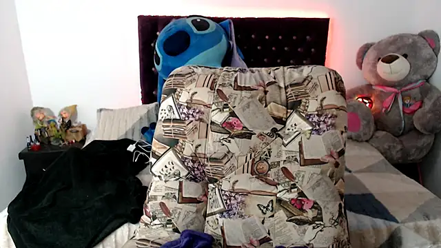 Lorenahot 06 online show from April 16, 2026, 9:39 pm