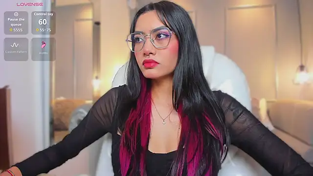 Snapshot of AzuraKindong chatting on February 10, 2026, 7:24 pm AzuraKindong online show from February 10, 2026, 7:24 pm