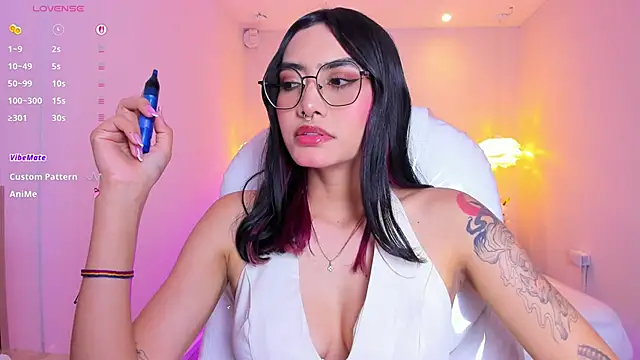 AzuraKindong online show from April 16, 2026, 7:14 pm