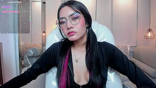 Snapshot of AzuraKindong chatting on October 8, 2025, 7:36 pm AzuraKindong online show from October 8, 2025, 7:36 pm