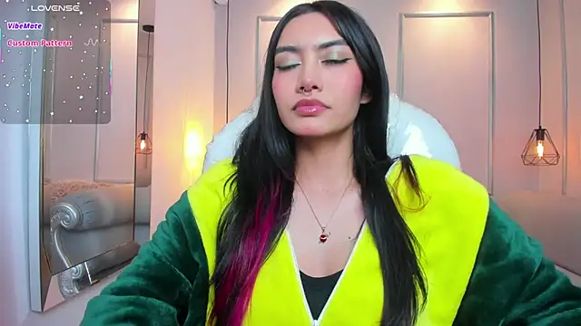 Snapshot of AzuraKindong chatting on October 16, 2025, 7:33 pm AzuraKindong online show from October 16, 2025, 7:33 pm