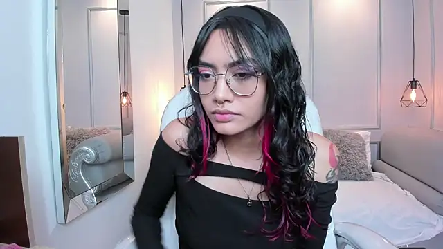 Snapshot of AzuraKindong chatting on March 21, 2025, 7:24 pm AzuraKindong online show from March 21, 2025, 7:24 pm