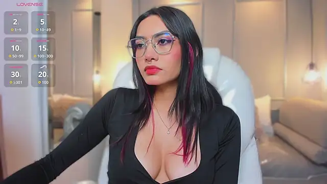 Snapshot of AzuraKindong chatting on February 3, 2026, 7:19 pm AzuraKindong online show from February 3, 2026, 7:19 pm