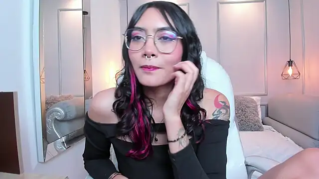 Snapshot of AzuraKindong chatting on March 21, 2025, 10:28 pm AzuraKindong online show from March 21, 2025, 10:28 pm