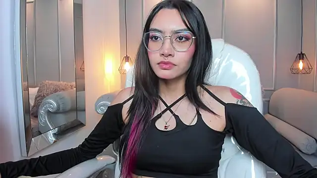 Snapshot of AzuraKindong chatting on November 12, 2025, 7:18 pm AzuraKindong online show from November 12, 2025, 7:18 pm