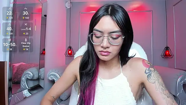 Snapshot of AzuraKindong chatting on December 18, 2025, 7:18 pm AzuraKindong online show from December 18, 2025, 7:18 pm