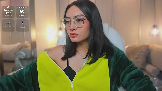 Snapshot of AzuraKindong chatting on March 2, 2026, 7:32 pm AzuraKindong online show from March 2, 2026, 7:32 pm