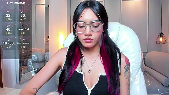 Snapshot of AzuraKindong chatting on November 19, 2025, 7:25 pm AzuraKindong online show from November 19, 2025, 7:25 pm