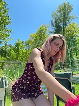 Snapshot of DanaeJustine chatting on May 26, 2026, 5:44 pm DanaeJustine online show from May 26, 2026, 5:44 pm