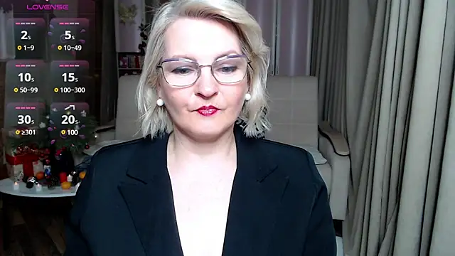 BlondeBrilliant7 online show from December 21, 2024, 8:21 pm