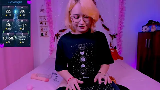 Snapshot of Ahri_howl_sweet chatting on December 18, 2024, 9:29 pm Ahri howl sweet online show from December 18, 2024, 9:29 pm