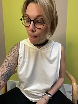 Snapshot of marinella07 chatting on February 28, 2025, 8:20 am marinella07 online show from February 28, 2025, 8:20 am