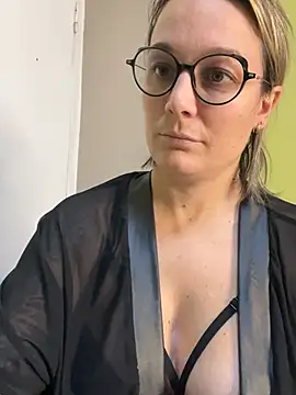 Snapshot of marinella07 chatting on December 8, 2024, 10:08 am marinella07 online show from December 8, 2024, 10:08 am