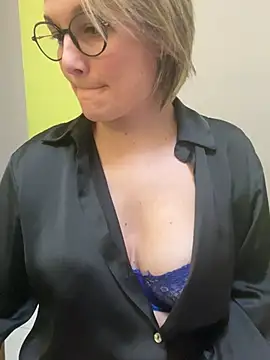 Snapshot of marinella07 chatting on February 7, 2025, 12:50 pm marinella07 online show from February 7, 2025, 12:50 pm