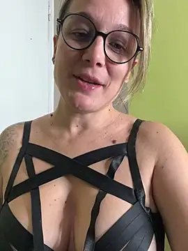 Snapshot of marinella07 chatting on December 15, 2024, 10:50 am marinella07 online show from December 15, 2024, 10:50 am