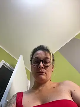 Snapshot of marinella07 chatting on December 17, 2024, 1:16 pm marinella07 online show from December 17, 2024, 1:16 pm