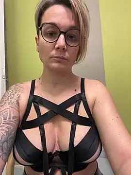 Snapshot of marinella07 chatting on February 14, 2025, 9:13 am marinella07 online show from February 14, 2025, 9:13 am