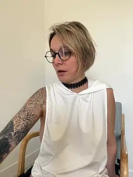 Snapshot of marinella07 chatting on March 18, 2025, 12:17 pm marinella07 online show from March 18, 2025, 12:17 pm