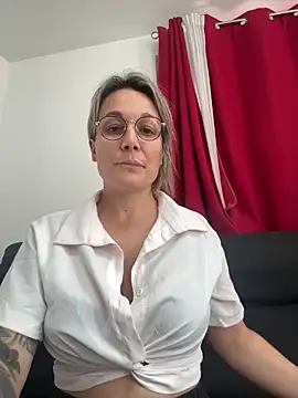 Snapshot of marinella07 chatting on October 22, 2025, 11:09 am marinella07 online show from October 22, 2025, 11:09 am