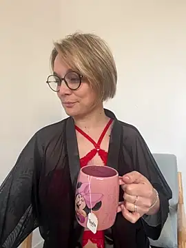 Snapshot of marinella07 chatting on March 8, 2025, 8:22 am marinella07 online show from March 8, 2025, 8:22 am