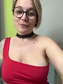 Snapshot of marinella07 chatting on February 28, 2025, 12:09 pm marinella07 online show from February 28, 2025, 12:09 pm