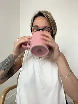 Snapshot of marinella07 chatting on March 20, 2025, 9:04 am marinella07 online show from March 20, 2025, 9:04 am