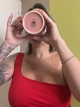 Snapshot of marinella07 chatting on December 9, 2024, 9:39 am marinella07 online show from December 9, 2024, 9:39 am