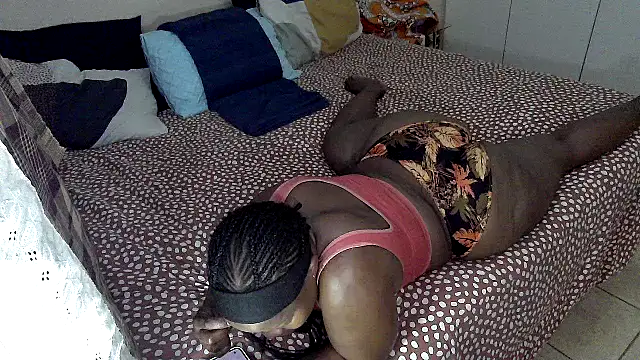 curvybigAssxx online show from April 5, 2026, 6:03 pm