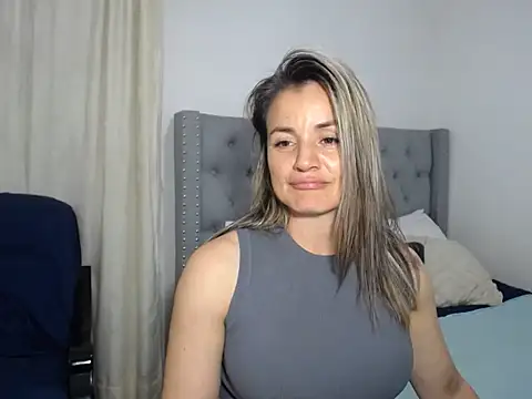 sweetfantasyy69 online show from October 27, 2025, 12:44 am