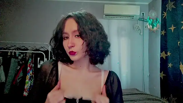 JoannaTompson online show from June 11, 2026, 2:22 am
