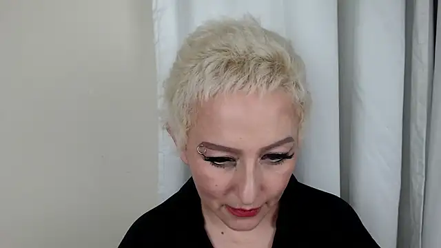 Snapshot of FRANCHEZKA chatting on April 1, 2026, 5:53 am FRANCHEZKA online show from April 1, 2026, 5:53 am