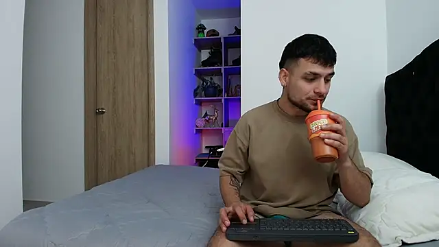 Aron-santoro online show from February 26, 2026, 7:14 pm