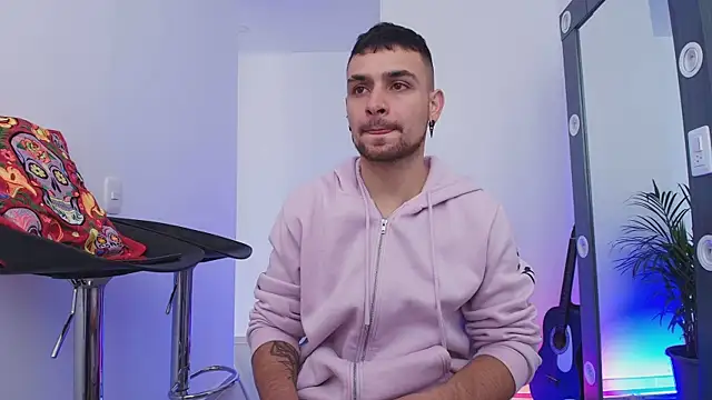 Aron-santoro online show from November 10, 2025, 2:44 pm