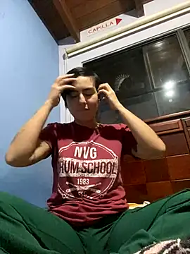 Snapshot of abrilwilliam_ chatting on December 3, 2024, 12:30 am abrilwilliam online show from December 3, 2024, 12:30 am