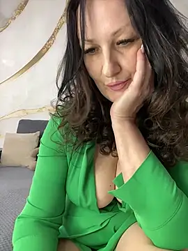 Snapshot of Katie-n chatting on April 29, 2026, 6:28 am Katie-n online show from April 29, 2026, 6:28 am