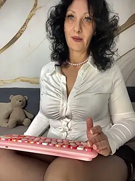 Katie-n online show from November 11, 2025, 6:41 am