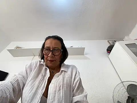 sweeviolet online show from March 18, 2026, 1:46 pm