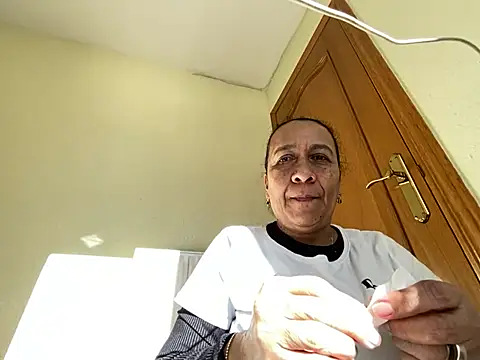 Snapshot of sweeviolet chatting on January 13, 2025, 2:00 pm sweeviolet online show from January 13, 2025, 2:00 pm