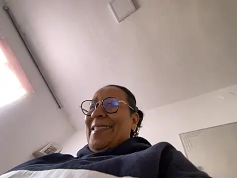 Snapshot of sweeviolet chatting on September 24, 2025, 3:18 pm sweeviolet online show from September 24, 2025, 3:18 pm