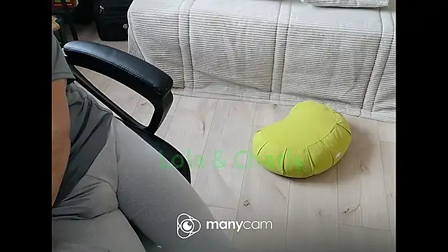 lolacharlyxh online show from November 11, 2025, 12:11 pm