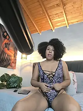 Snapshot of EmmilyBrant chatting on July 16, 2026, 2:30 am EmmilyBrant online show from July 16, 2026, 2:30 am