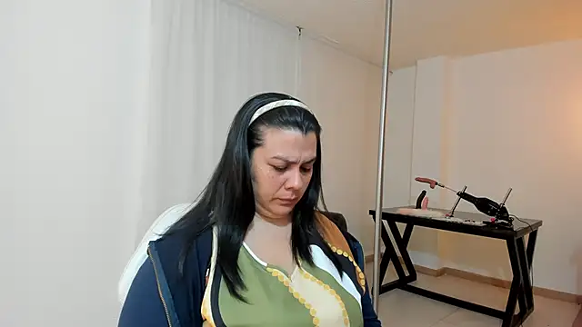 martina foxy  online show from January 9, 2026, 12:01 pm