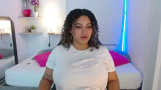 Julia Boobs online show from October 20, 2025, 12:17 pm