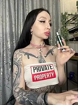 Snapshot of Molly__Moon chatting on February 3, 2026, 6:22 am Molly Moon online show from February 3, 2026, 6:22 am