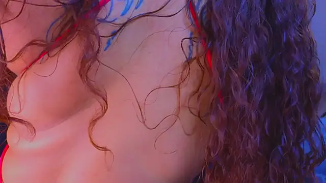 Snapshot of Isa__Blanc chatting on February 4, 2026, 3:01 am Isa Blanc online show from February 4, 2026, 3:01 am