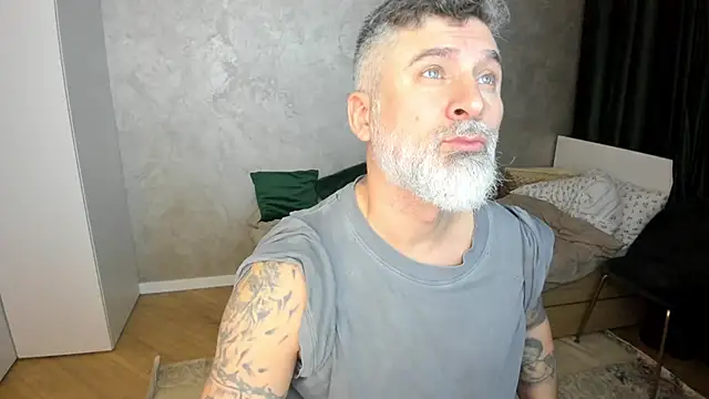 BlowMyXXL online show from February 8, 2025, 8:32 pm