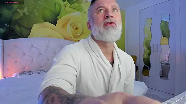 Snapshot of BlowMyXXL chatting on February 6, 2026, 8:10 am BlowMyXXL online show from February 6, 2026, 8:10 am